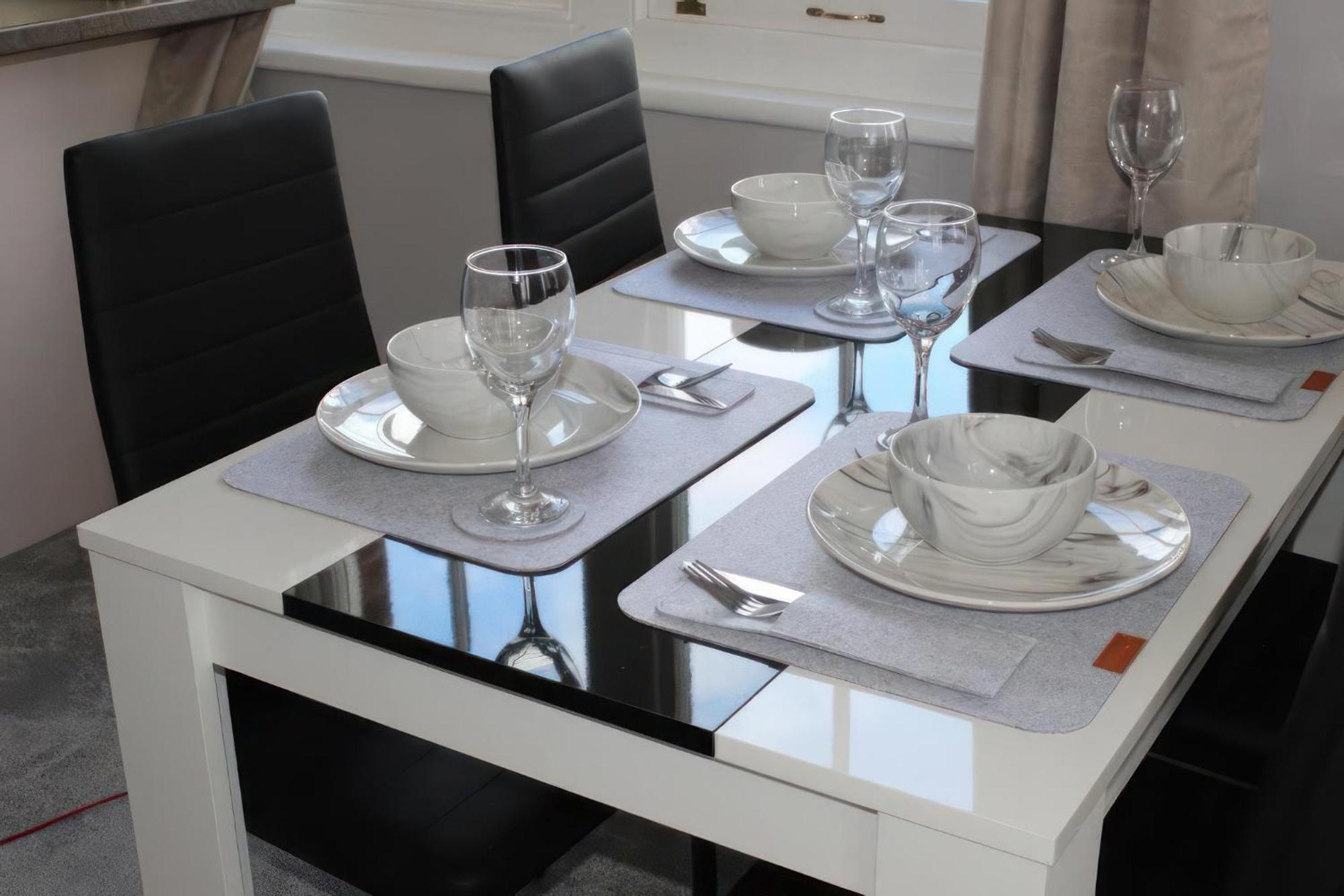 Lovely 2 Bed 2 Bath Flat With Free Parking Poole Buitenkant foto