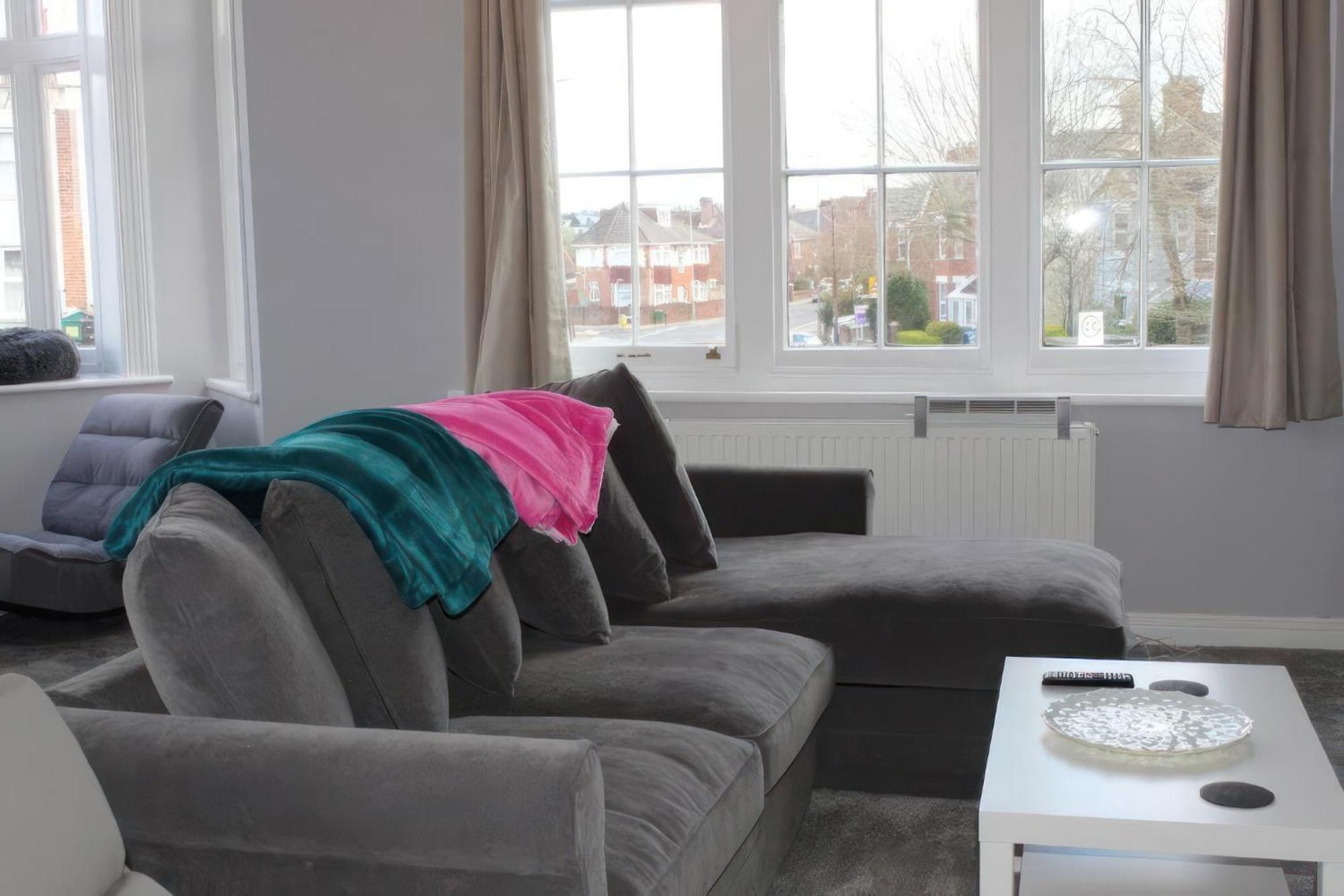 Lovely 2 Bed 2 Bath Flat With Free Parking Poole Buitenkant foto