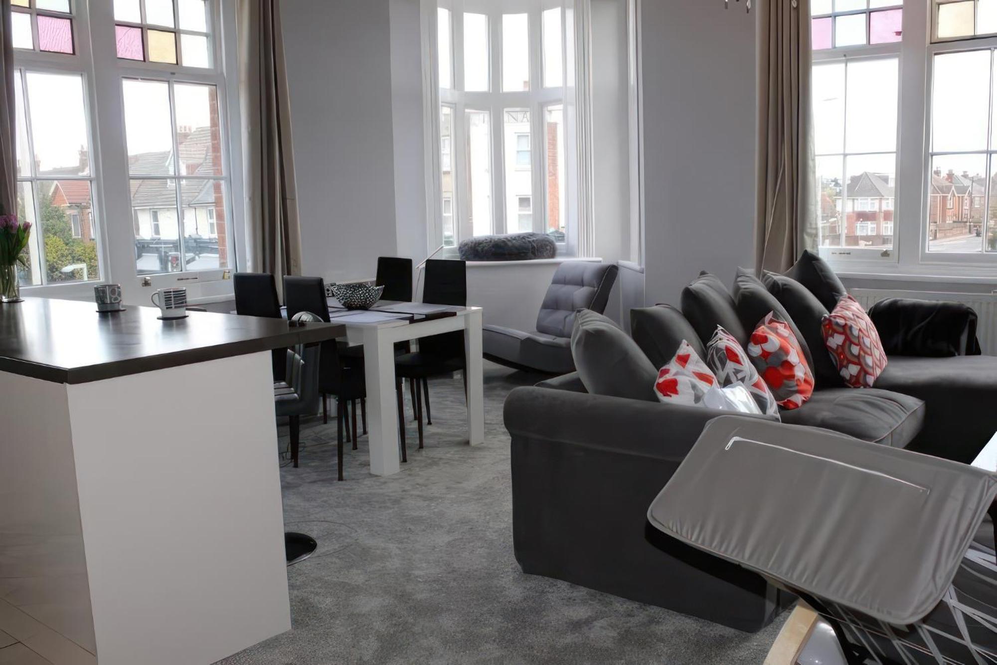 Lovely 2 Bed 2 Bath Flat With Free Parking Poole Buitenkant foto