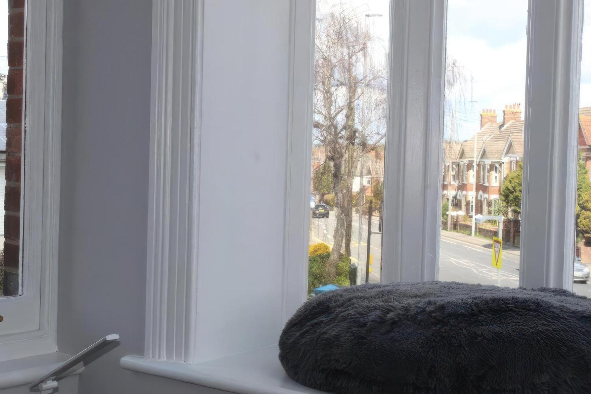 Lovely 2 Bed 2 Bath Flat With Free Parking Poole Buitenkant foto