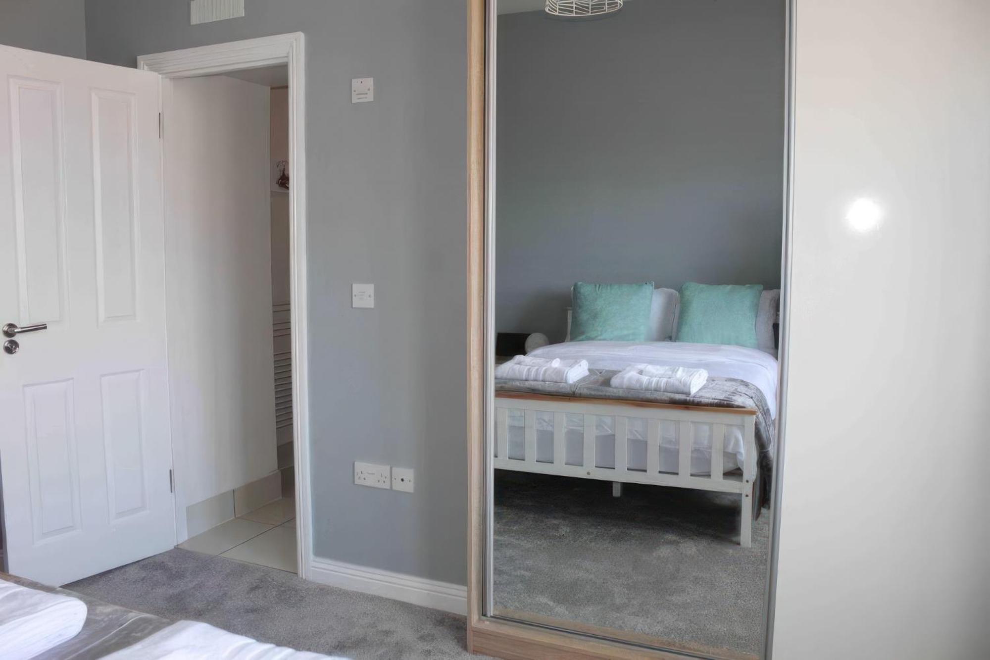Lovely 2 Bed 2 Bath Flat With Free Parking Poole Buitenkant foto