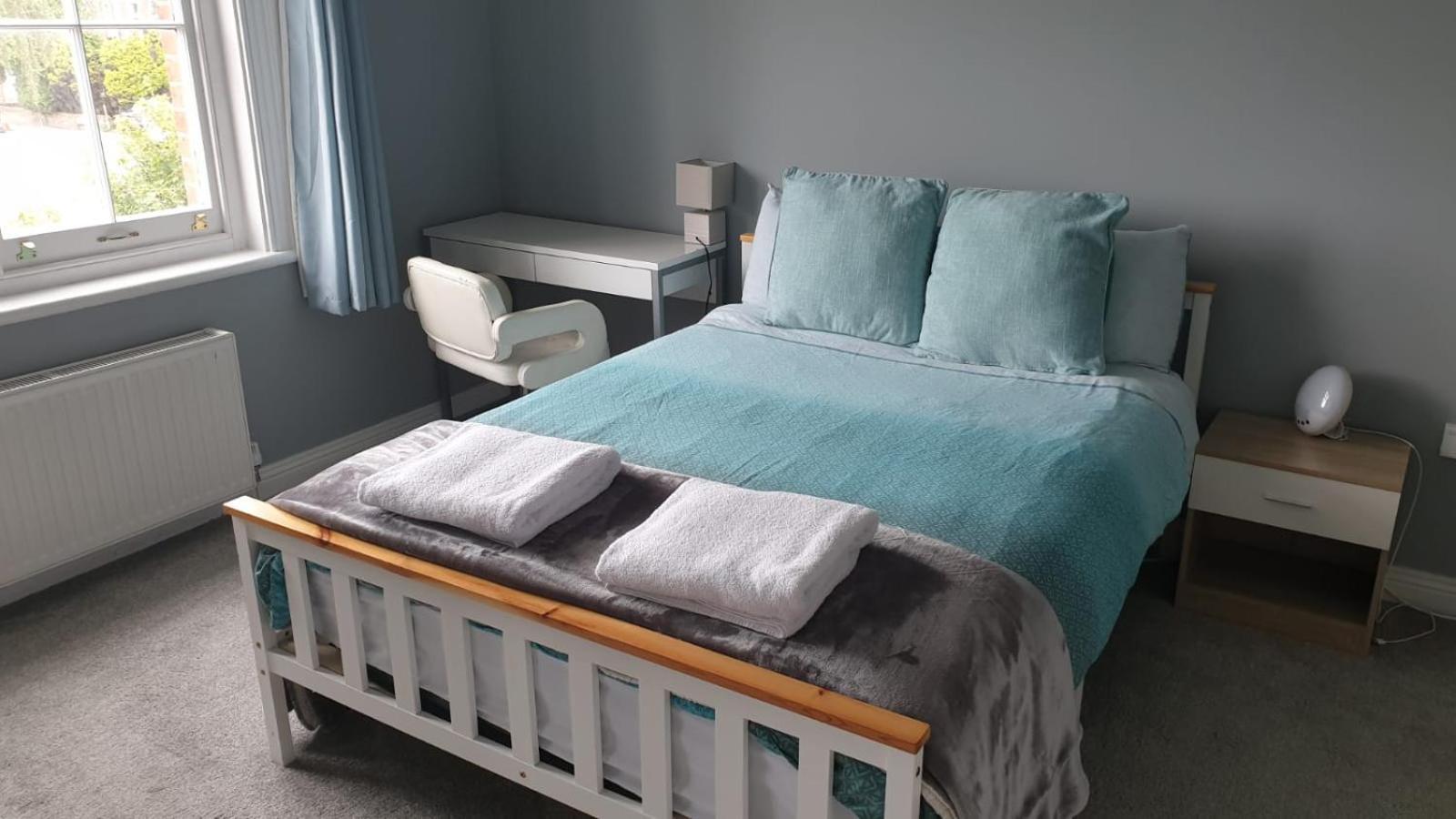 Lovely 2 Bed 2 Bath Flat With Free Parking Poole Buitenkant foto