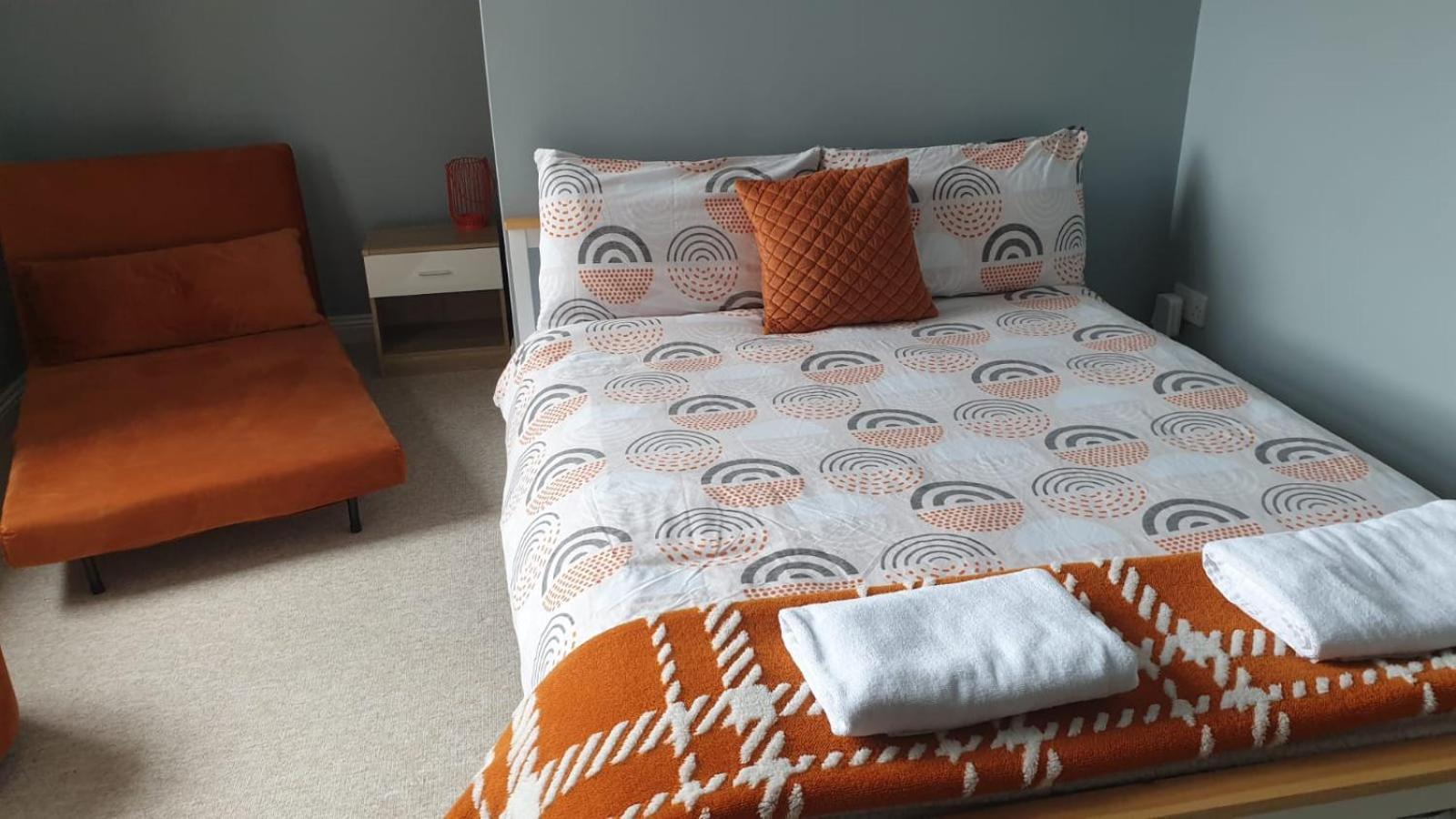 Lovely 2 Bed 2 Bath Flat With Free Parking Poole Buitenkant foto